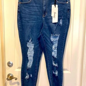 Never worn ripped skinny jeans from fashion to figure.